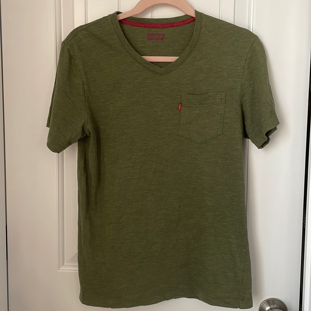 Olive green Men’s Levi’s V-Neck Tee
